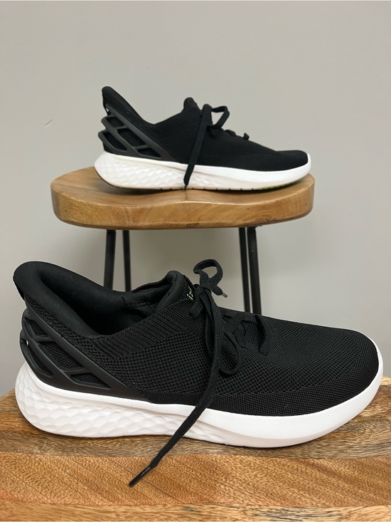 Kizik Shoes - Kizik Athens Black Hands-Free Sneakers - Men’s Size 9, Women’s Size 10.5